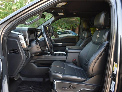 Used 2023 Ford F250 Platinum w/ Tremor Off-Road Package AWD/4WD image 8