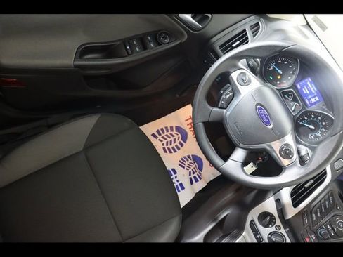 Used 2014 Ford Focus SE FWD image 19