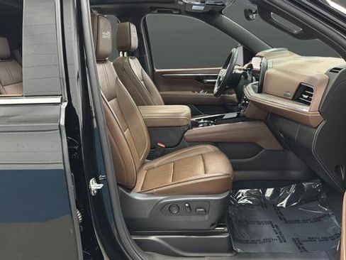 Used 2025 Chevrolet Tahoe High Country AWD/4WD image 23