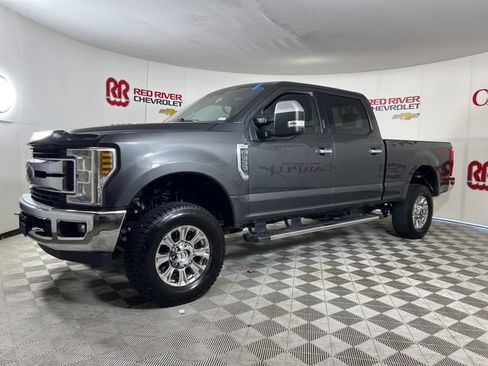 Used 2018 Ford F250 XLT w/ XLT Premium Package AWD/4WD image 3
