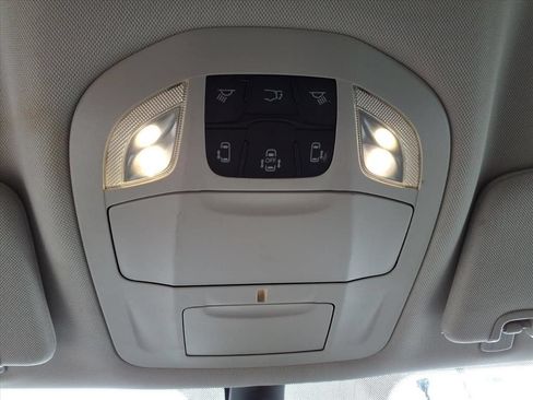 Used 2024 Chrysler Pacifica Touring-L FWD image 23