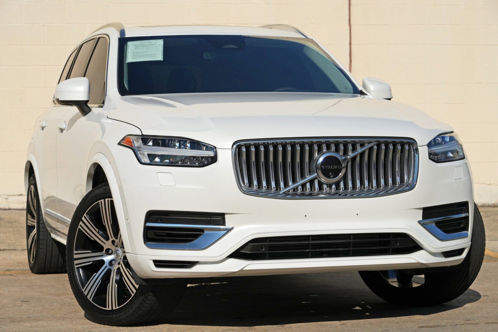 Used 2024 Volvo XC90 T8 Plus w/ Protection Package Premier AWD/4WD image 4