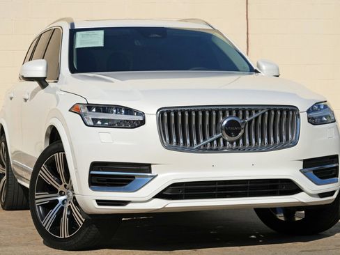 Used 2024 Volvo XC90 T8 Plus w/ Protection Package Premier AWD/4WD image 4