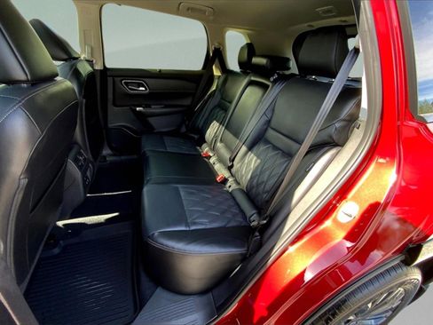 New 2025 Nissan Rogue Platinum w/ Tech Package image 11