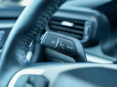 Used 2023 Ford Explorer XLT image 38