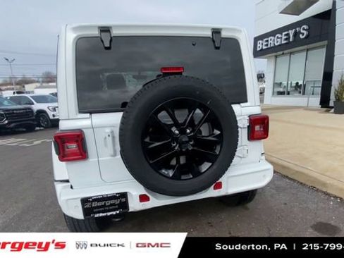 Used 2022 Jeep Wrangler Unlimited Sahara image 8