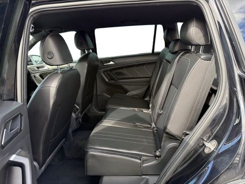 Certified 2022 Volkswagen Tiguan SE R-Line FWD image 16
