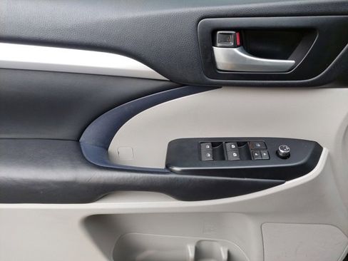 Used 2017 Toyota Highlander XLE image 49
