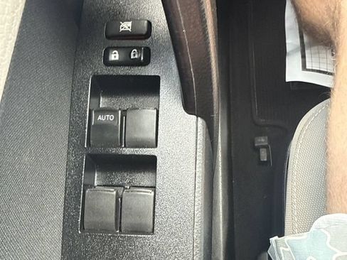 Used 2017 Toyota Corolla LE FWD image 22