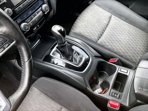 Used 2017 Nissan Rogue SV AWD/4WD image 18