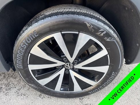Used 2022 Volkswagen Taos SE image 11