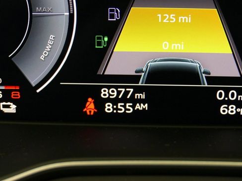 Used 2024 Audi Q5 e Premium w/ Convenience Package image 16