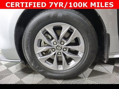 Used 2024 Toyota Sienna XLE w/ XLE Plus Package AWD/4WD image 31