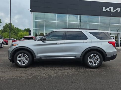 Used 2021 Ford Explorer XLT w/ Equipment Group 202A RWD image 2