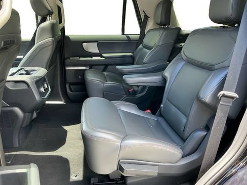 Used 2025 Ford Expedition Active AWD/4WD image 16