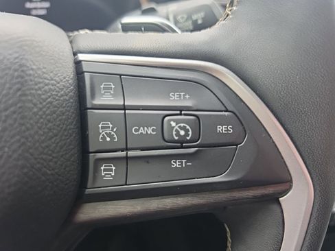 Used 2023 Jeep Grand Cherokee Limited image 25