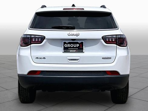 Used 2024 Jeep Compass Latitude AWD/4WD image 5