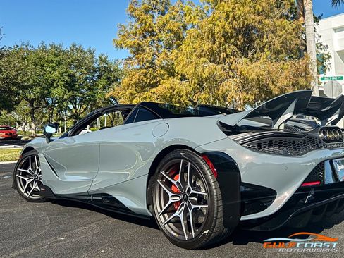 Used 2022 McLaren 765LT image 45