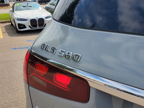 Used 2024 Mercedes-Benz GLS 580 4MATIC image 37