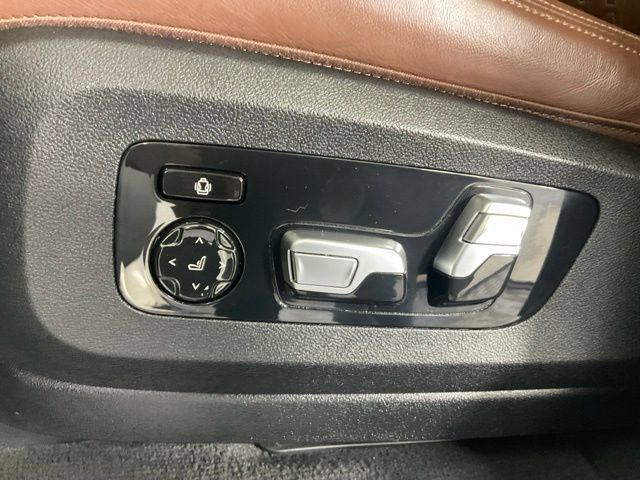 Used 2020 BMW X7 M50i w/ Dynamic Handling Package AWD/4WD image 25