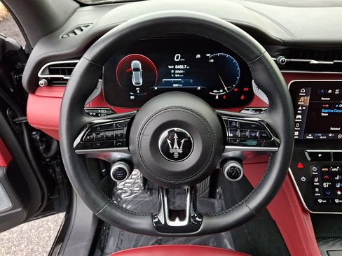 Used 2023 Maserati Grecale Modena AWD/4WD image 21