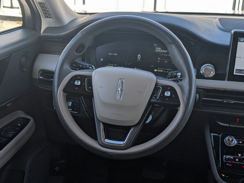 Used 2021 Lincoln Corsair Reserve image 17