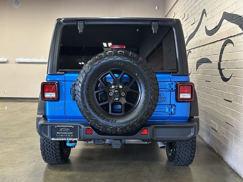 Used 2024 Jeep Wrangler Unlimited image 6