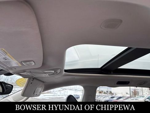 Used 2017 Chrysler Pacifica Limited image 12