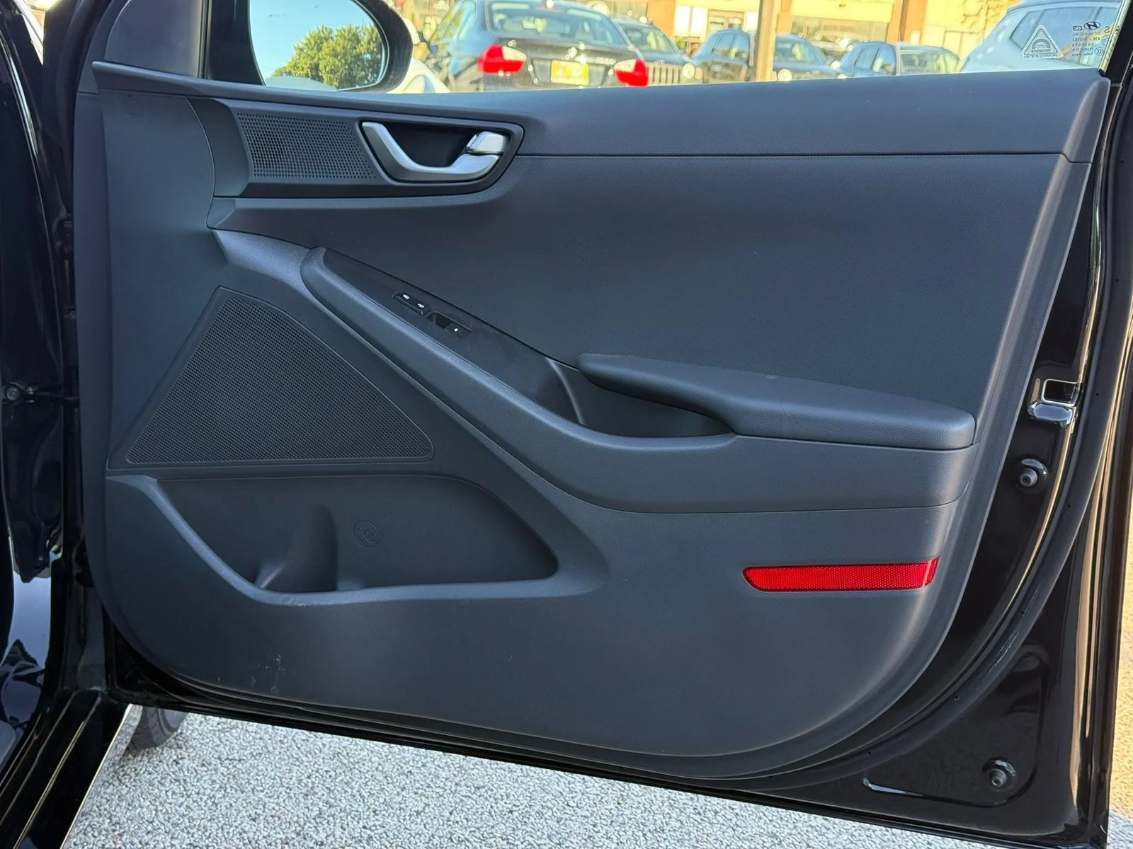 Used 2018 Hyundai Ioniq Blue FWD image 27