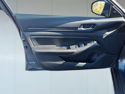 Used 2024 Nissan Altima 2.5 SV image 10