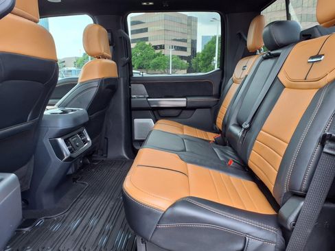 Used 2024 Ford F250 Platinum w/ FX4 Off-Road Package image 12