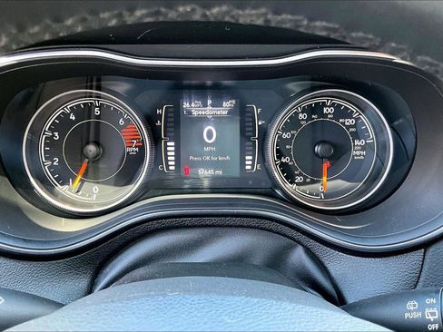 Used 2020 Jeep Cherokee Latitude Plus AWD/4WD image 20
