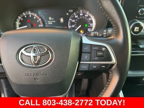 Used 2024 Toyota Highlander LE FWD image 20