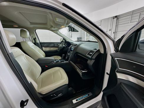 Used 2017 Ford Explorer Platinum AWD/4WD image 34