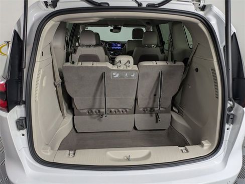 Certified 2021 Chrysler Pacifica Touring-L image 34