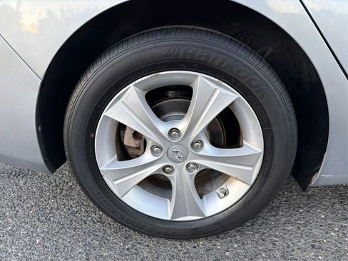 Used 2016 Hyundai Elantra Value Edition image 18