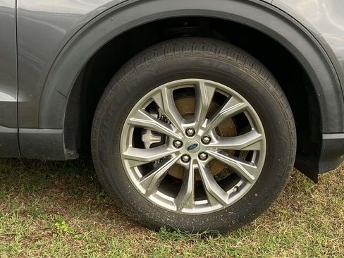 Used 2021 Ford Explorer XLT w/ Equipment Group 202A AWD/4WD image 9