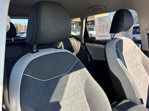 Used 2025 Volkswagen Taos SE image 23