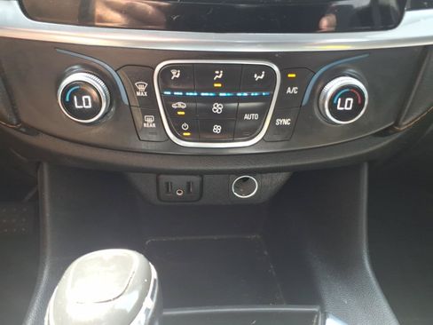 Used 2020 Chevrolet Traverse LT w/ LPO, Floor Liner Package FWD image 25