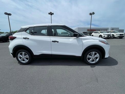 New 2025 Nissan Kicks Play S image 4