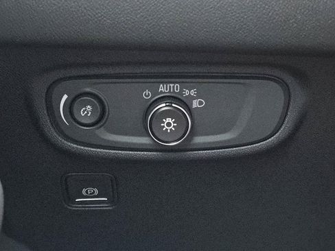 Used 2023 GMC Terrain SLE w/ Driver Convenience Package FWD image 19