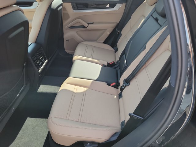 Used 2026 Porsche Cayenne AWD/4WD image 19