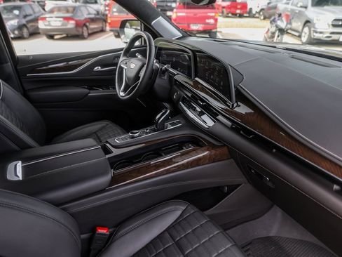 Used 2024 Cadillac Escalade Premium Luxury Platinum image 32