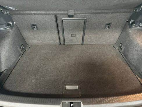 Used 2018 Volkswagen Golf R 4-Door image 18