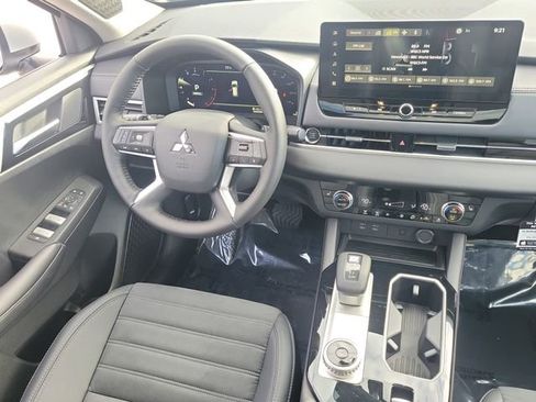 New 2026 Mitsubishi Outlander SE FWD image 16