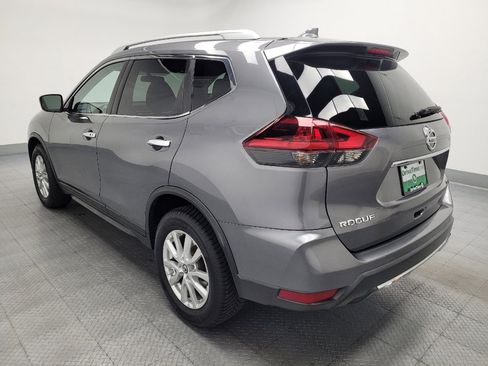 Used 2018 Nissan Rogue SV FWD image 3
