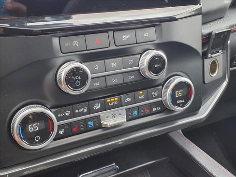 Used 2024 Ford Expedition Limited image 8