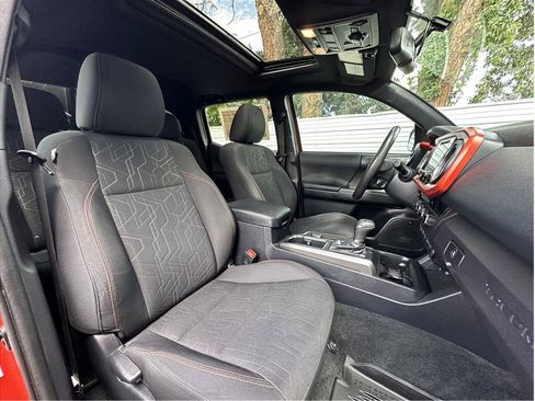 Used 2016 Toyota Tacoma TRD Off-Road AWD/4WD image 4