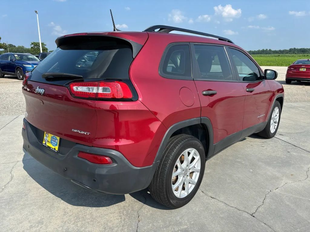 Used 2016 Jeep Cherokee Sport FWD image 4