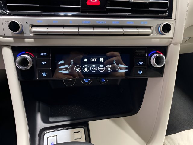 Used 2025 Genesis G70 2.5T AWD/4WD image 19